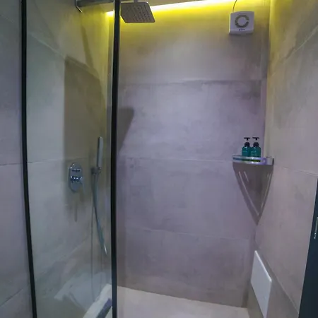 Matisse No18 - With Parking * Tiran